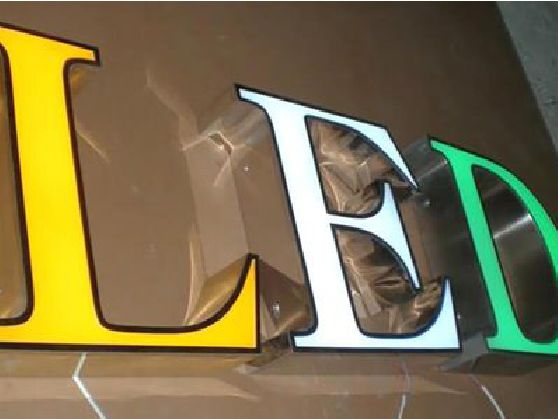 墨江介绍LED招牌的基础知识。